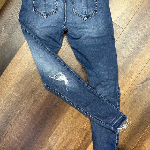 Prosperity Distressed Women's Cropped Jeans - Picture 3 of 4